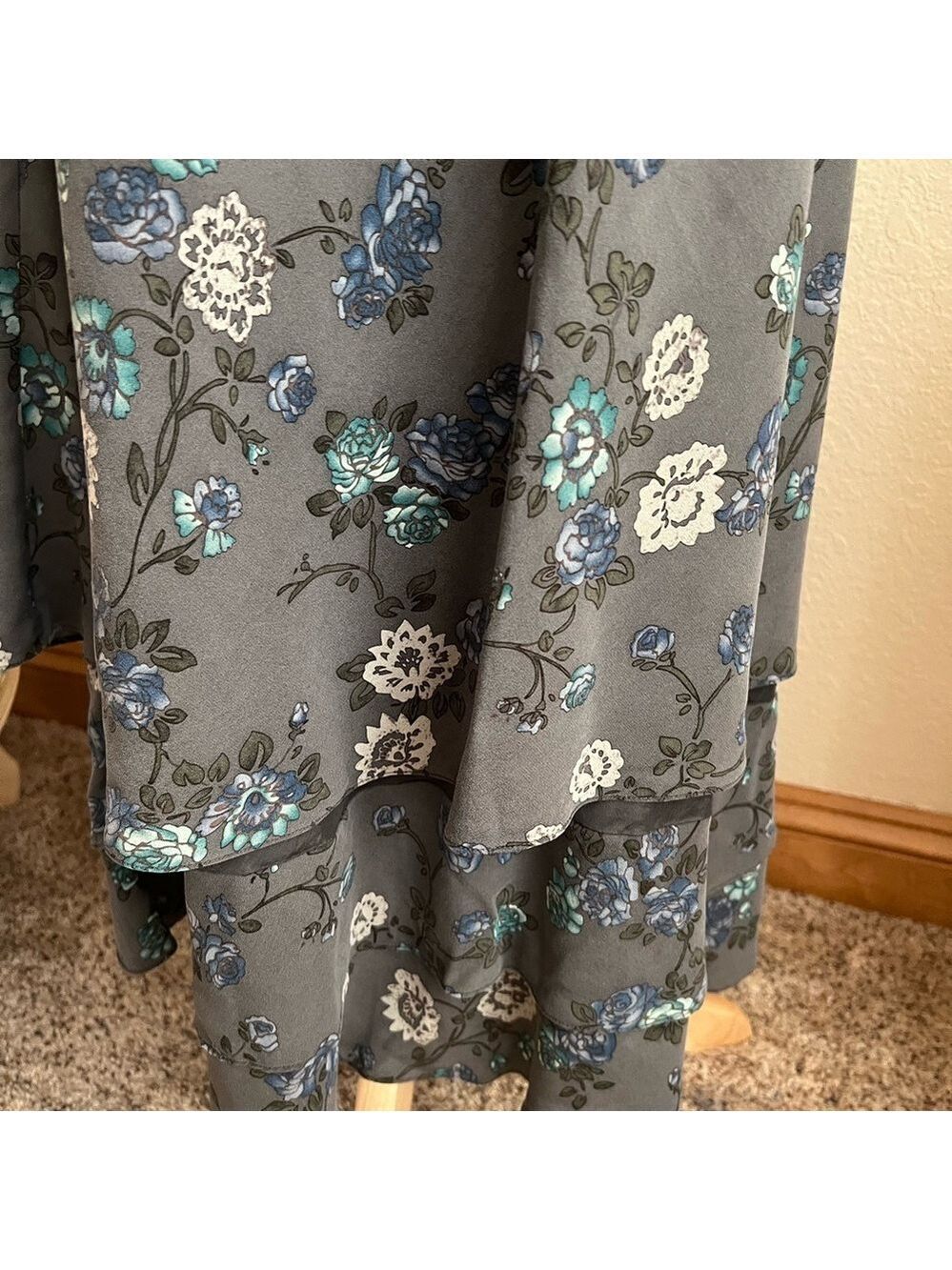Sundance 109% Silk Gray Floral Skirt Size 8 - Picture 5 of 5